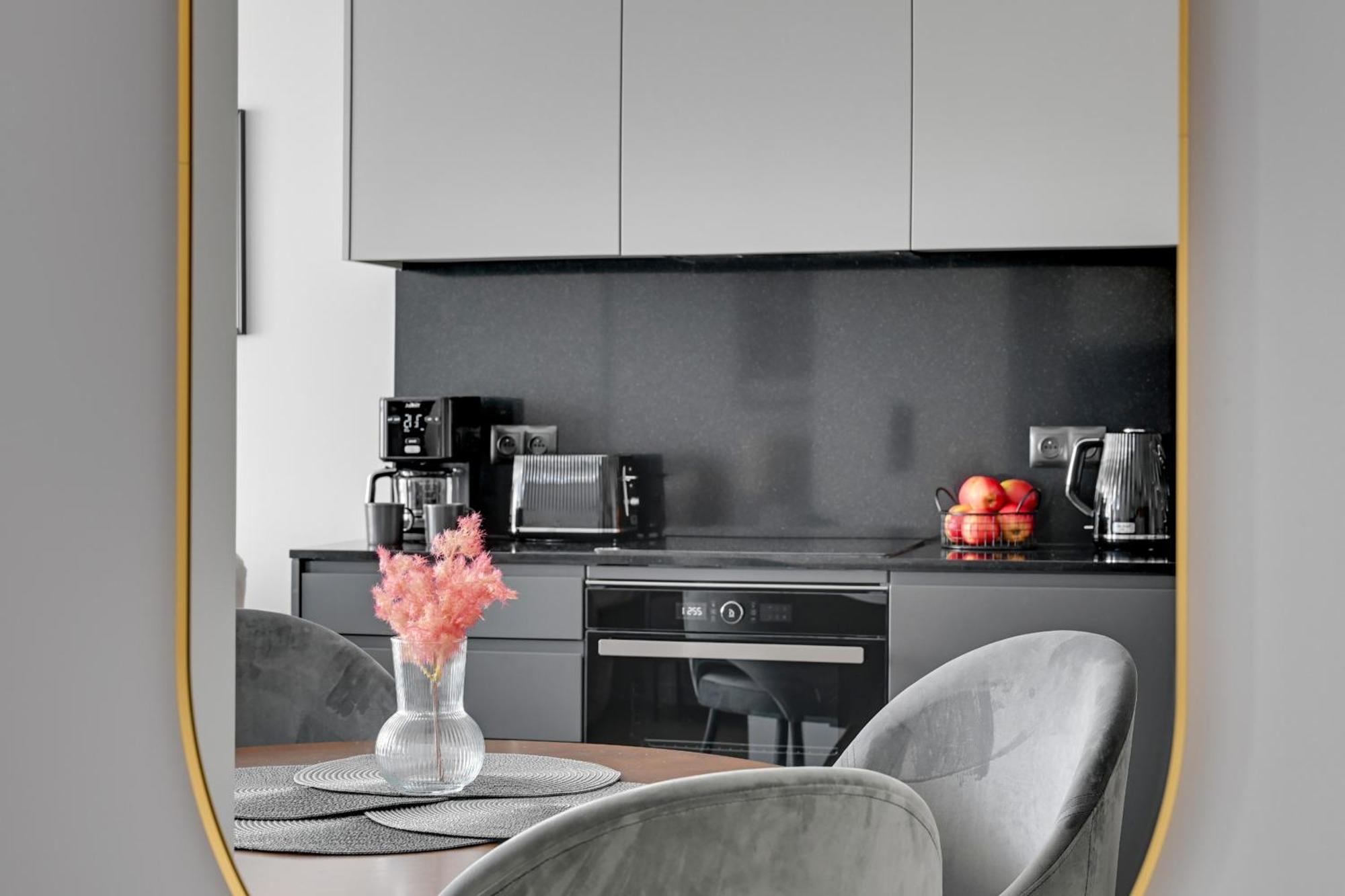 Scala 60K City Center Apartments With Parking By Lion Apartments Gdańsk Eksteriør bilde